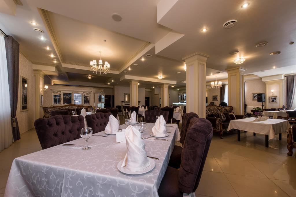 Premium Hotel Tjernivtsi Eksteriør billede