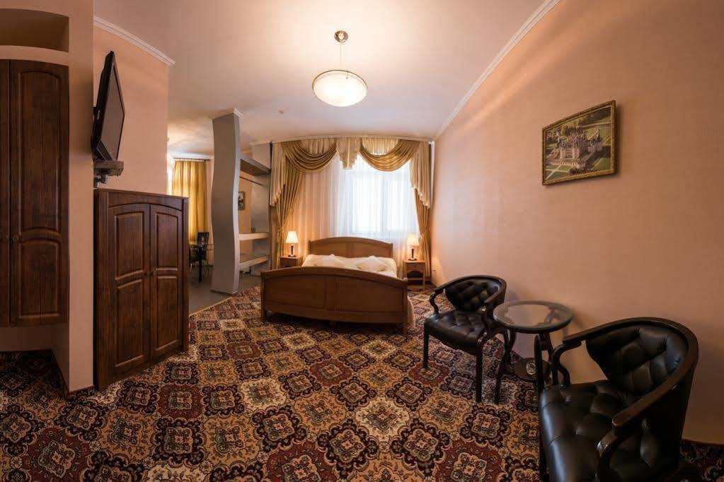 Premium Hotel Tjernivtsi Eksteriør billede